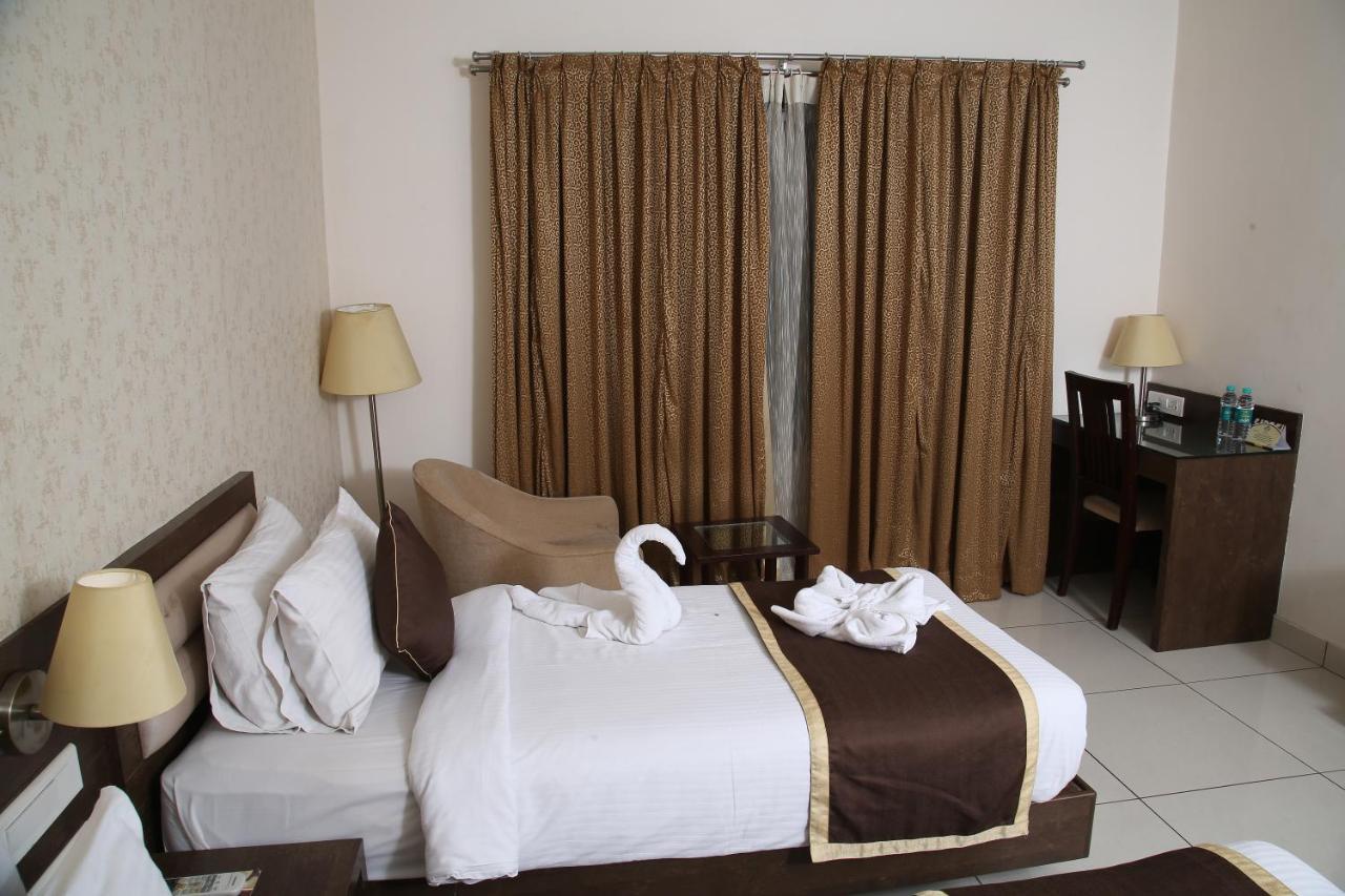 West Fort Hotel บังกาลอร์ ภายนอก รูปภาพ